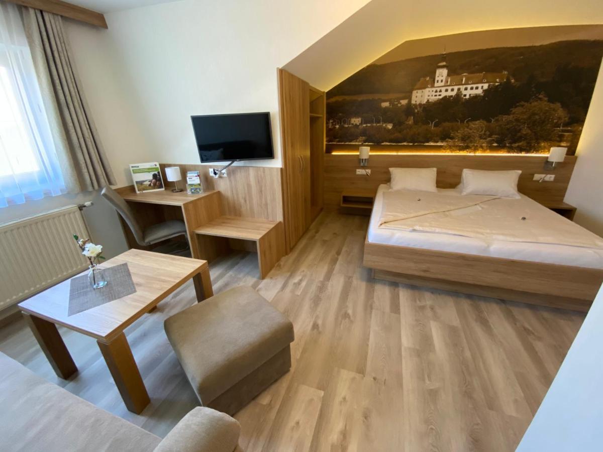 Privatzimmer Und Ferienwohnungen Leeb Persenbeug Luaran gambar