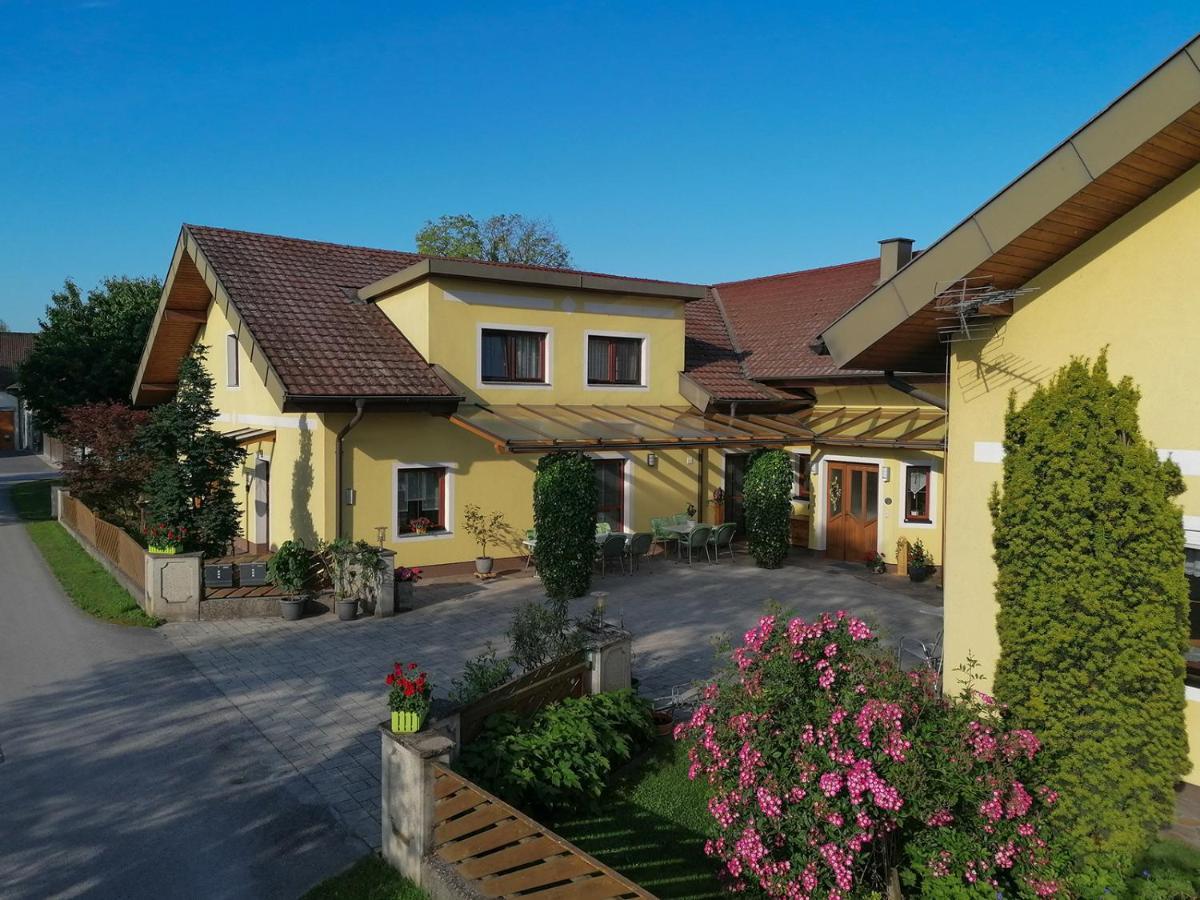 Privatzimmer Und Ferienwohnungen Leeb Persenbeug Luaran gambar