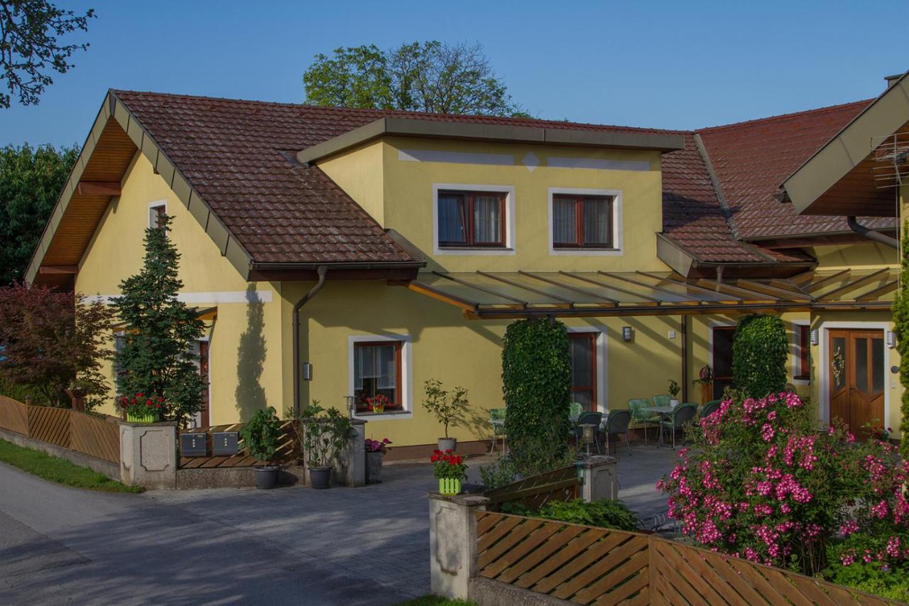 Privatzimmer Und Ferienwohnungen Leeb Persenbeug Luaran gambar