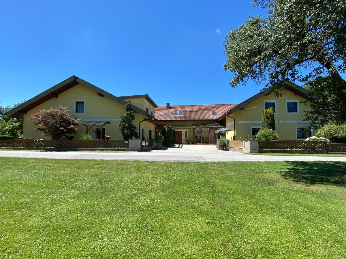 Privatzimmer Und Ferienwohnungen Leeb Persenbeug Luaran gambar