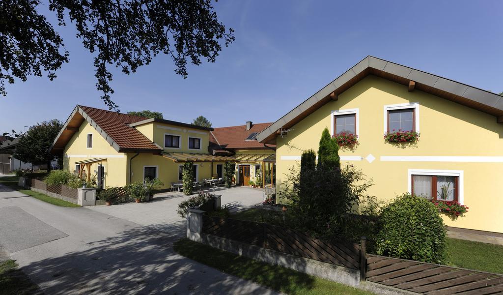 Privatzimmer Und Ferienwohnungen Leeb Persenbeug Luaran gambar